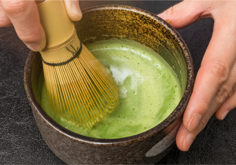 貴重な一番摘み新茶だけを使用。茶匠が選りすぐった最高級「宇治抹茶」。